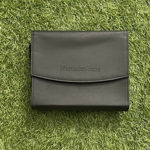 2019 Mercedes-Benz GLC Owners Manual (GLC43 GLC63 AMG, GLC300, GLC350e 4MATIC) - Picture 8 of 10